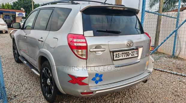 Toyota RAV4 2011 Silver