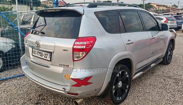 Toyota RAV4 2011 Silver