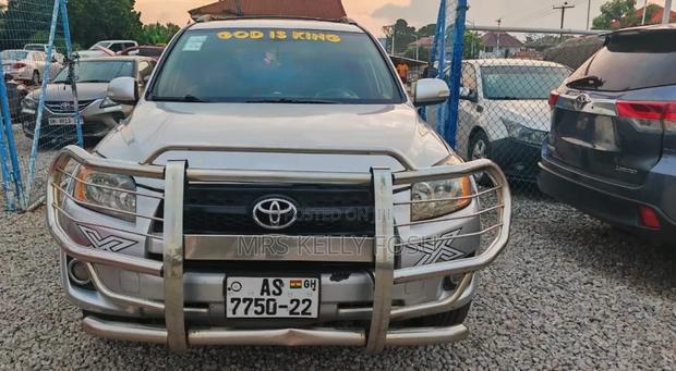 Toyota RAV4 2011 Silver