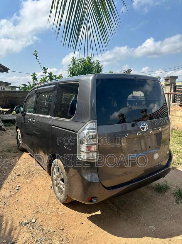 Toyota Voxy 2013 Gray