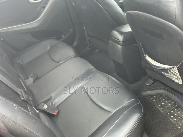 Hyundai Elantra SE 4dr Sedan (1.8L 4cyl 6M) 2015 Red