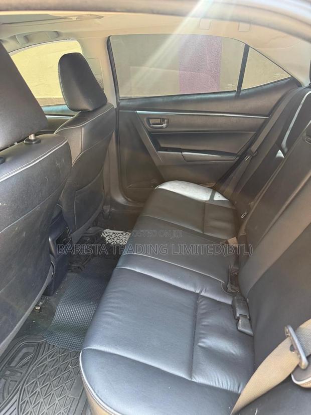 Toyota Corolla LE Eco (1.8L 4cyl 2A) 2018 Ivory