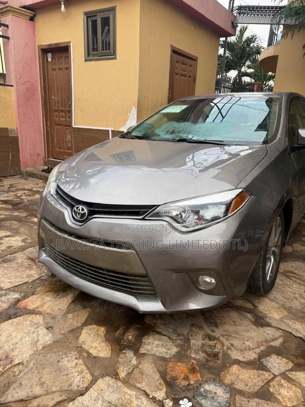 Toyota Corolla LE Eco (1.8L 4cyl 2A) 2018 Ivory