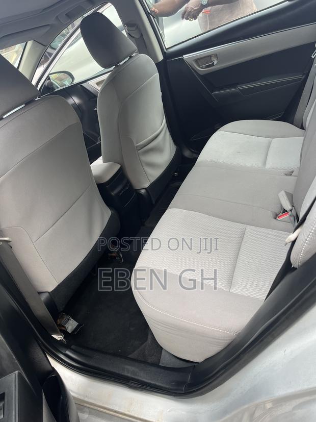 Toyota Corolla LE 4dr Sedan (1.8L 4cyl CVT) 2015 Silver