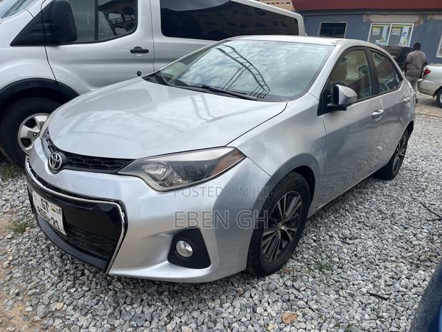 Toyota Corolla LE 4dr Sedan (1.8L 4cyl CVT) 2015 Silver