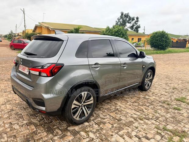 Mitsubishi Outlander 2022 Gray