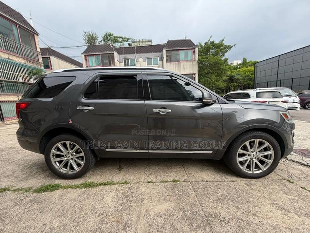 Ford Explorer Base 4dr 4x4 (2.3L 4cyl 6A) 2017 Silver