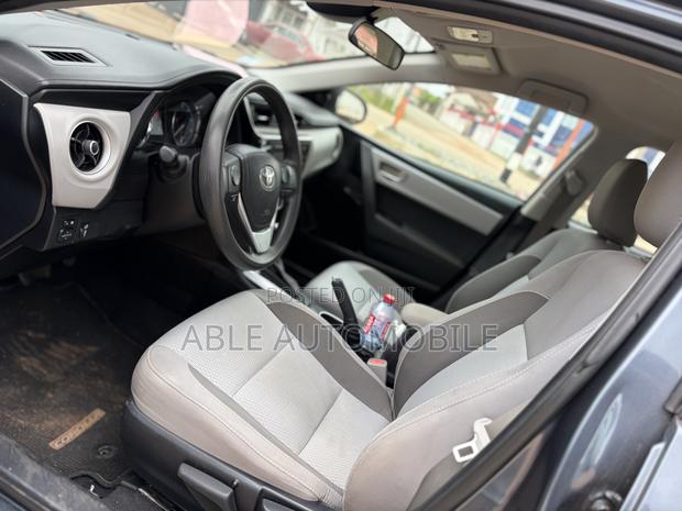 Toyota Corolla LE 4dr Sedan (1.8L 4cyl CVT) 2017 Gray