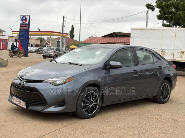 Toyota Corolla LE 4dr Sedan (1.8L 4cyl CVT) 2017 Gray