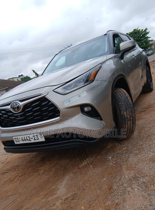 Toyota Highlander Limited AWD 2023 Silver