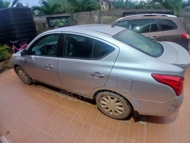 Nissan Versa 2013 Silver