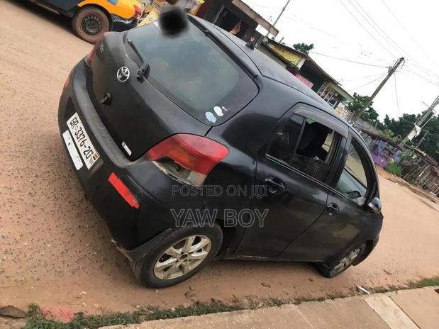 Toyota Vitz 2009 Black