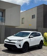 Toyota RAV4 LE FWD (2.5L 4cyl 6A) 2017 White for sale