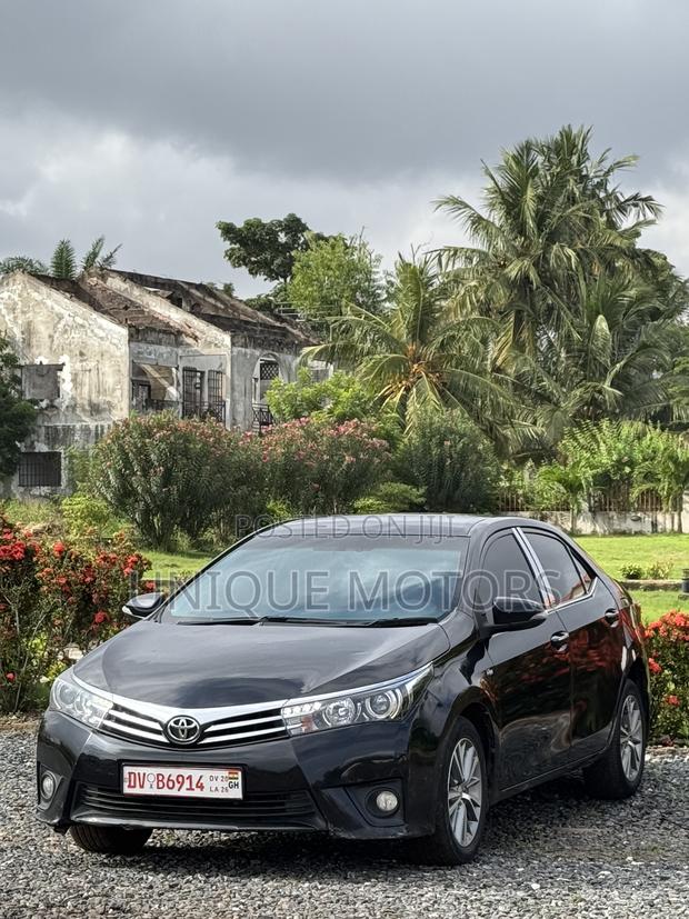 Toyota Corolla Altis 2016 Black