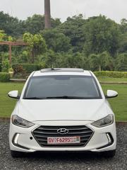 Hyundai Elantra Limited Sedan FWD (2.0L 4cyl 6A) 2017 White for sale