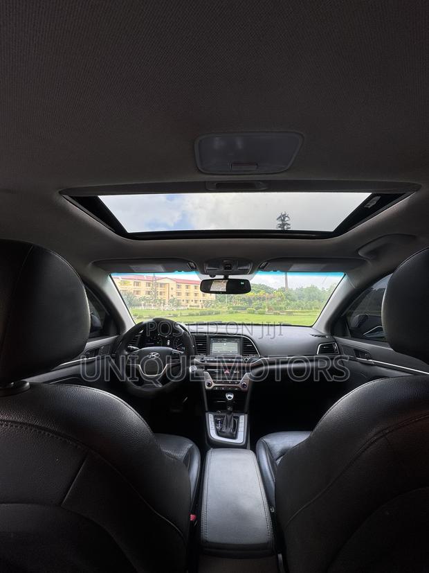 Hyundai Elantra Limited Sedan FWD (2.0L 4cyl 6A) 2017 White