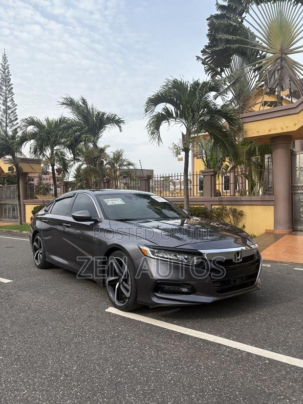 Honda Accord Sport (2.0L 4cyl Turbo 6M) 2019 Gray