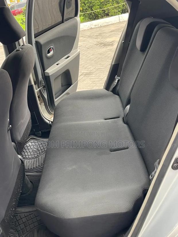 Toyota Vitz 2010 Silver