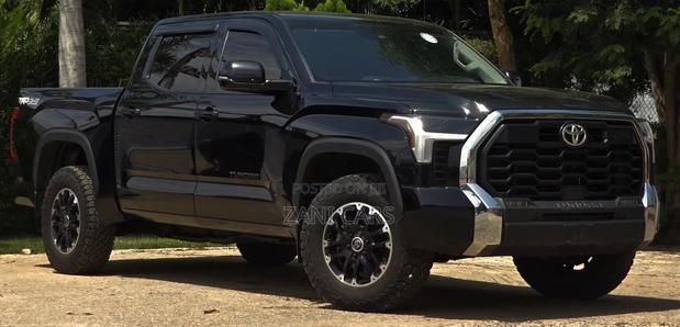 Toyota Tundra 2024 Black