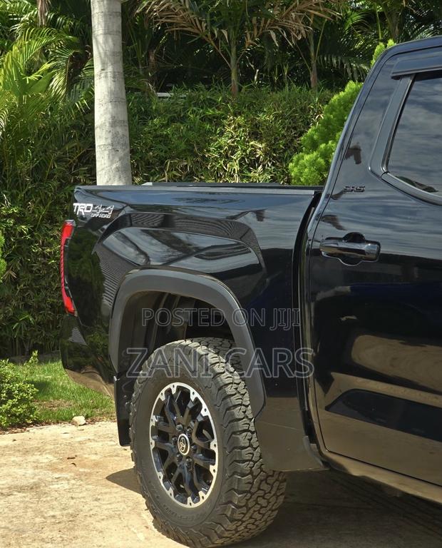 Toyota Tundra 2024 Black