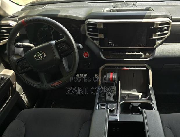 Toyota Tundra 2024 Black