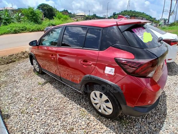Toyota Yaris 2022 Red