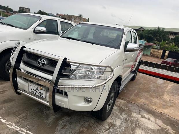 Toyota Hilux 2012 White