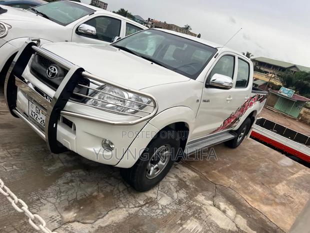 Toyota Hilux 2012 White