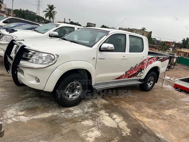 Toyota Hilux 2012 White