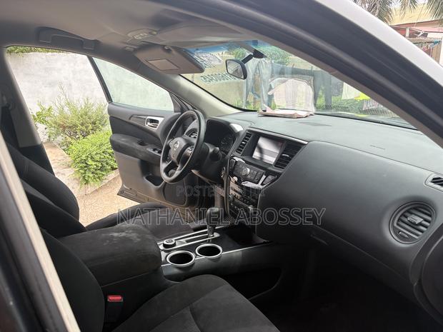 Nissan Pathfinder SV 4dr 4x4 (3.5L 6cyl) 2016 Black