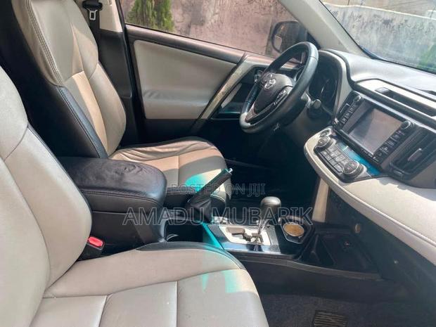 Toyota RAV4 LE 4dr SUV (2.5L 4cyl 6A) 2015 Black