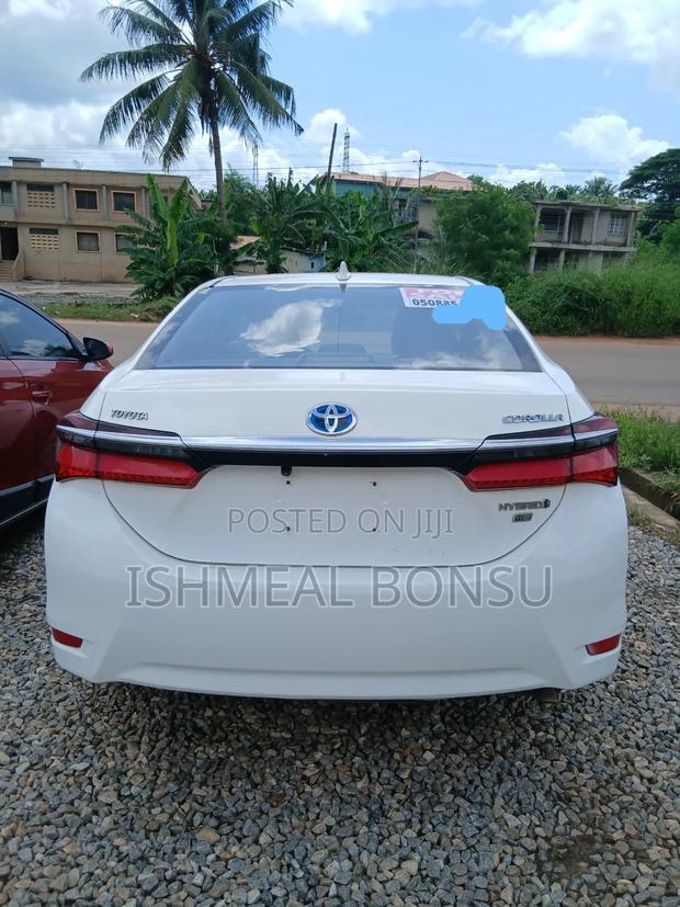 Toyota Corolla 2019 White