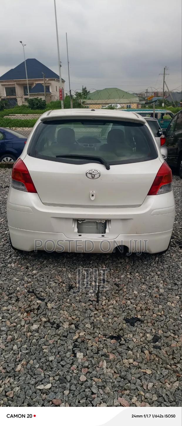 Toyota Vitz 2010 White
