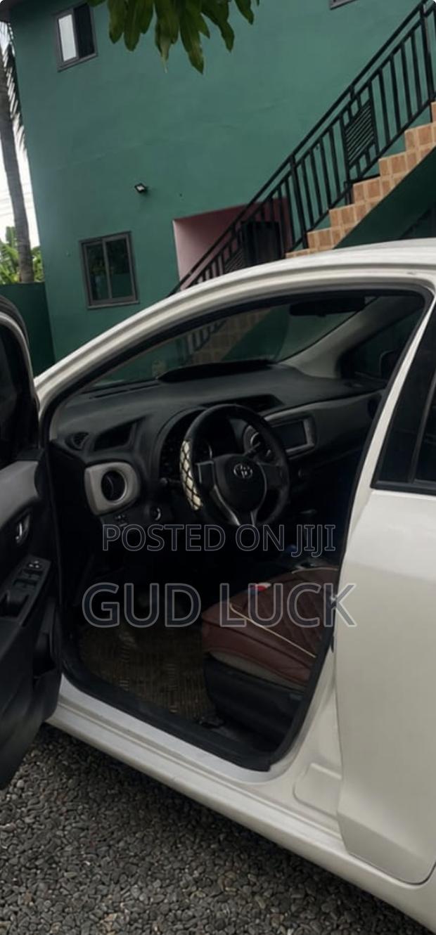 Toyota Vitz 1.3 FWD 3dr 2012 Pearl
