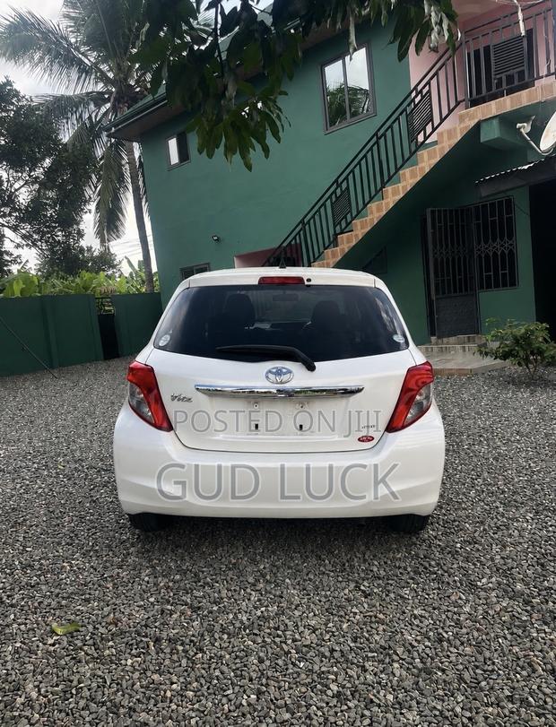 Toyota Vitz 1.3 FWD 3dr 2012 Pearl