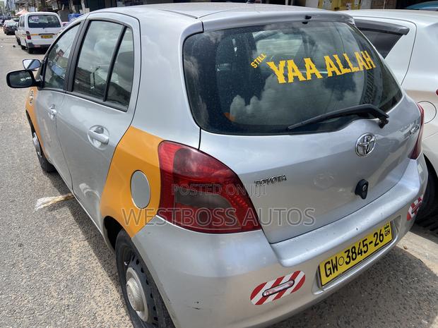 Toyota Yaris Base Hatchback 5dr 2010