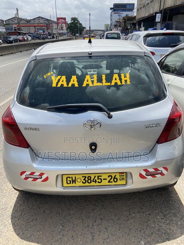 Toyota Yaris Base Hatchback 5dr 2010