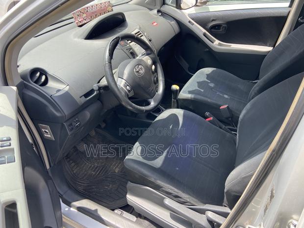 Toyota Yaris Base Hatchback 5dr 2010