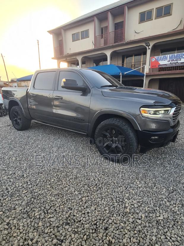 Dodge RAM 2022 Black