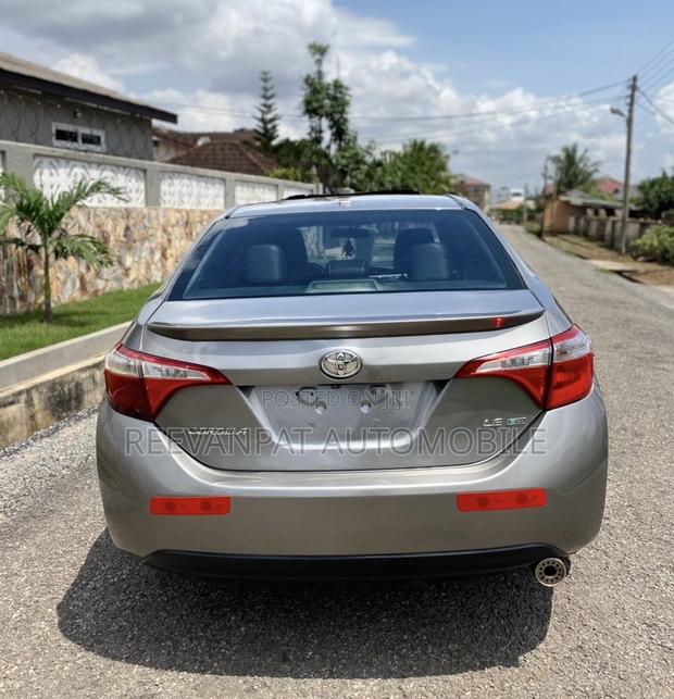 Toyota Corolla 2014 Brown