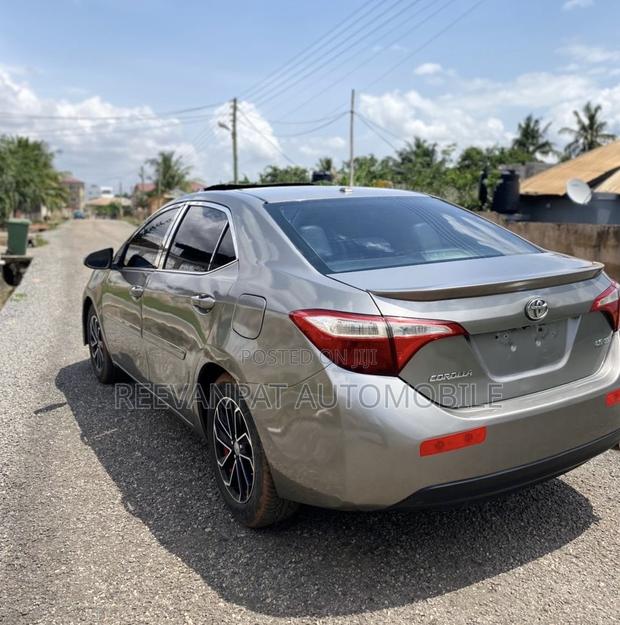 Toyota Corolla 2014 Brown