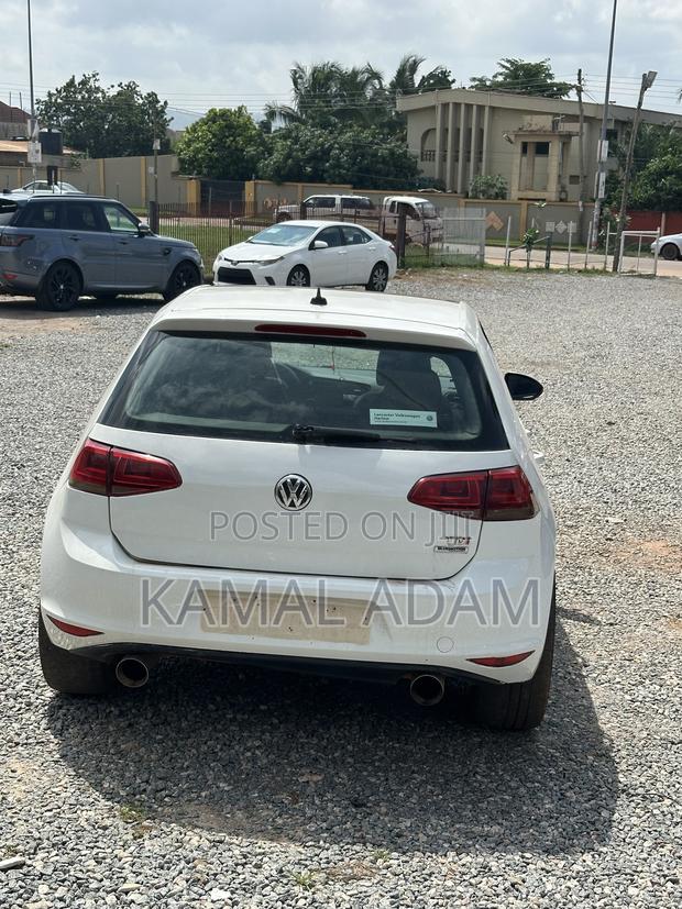 Volkswagen Golf TDI SE 4dr Hatchback (2.0L 4cyl Turbodiesel 6AM) 2015