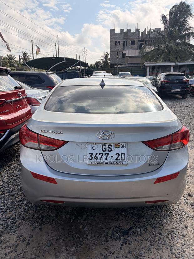 Hyundai Elantra Limited Sedan FWD (1.8L 4cyl 6A) 2013 Silver