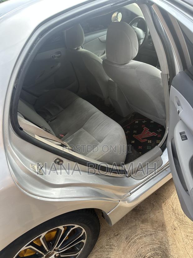 Toyota Corolla 2010 Silver