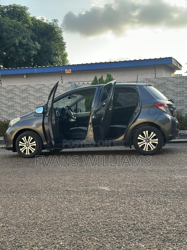 Toyota Vitz 1.3 FWD 5dr 2012