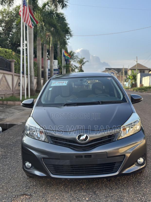Toyota Vitz 1.3 FWD 5dr 2012