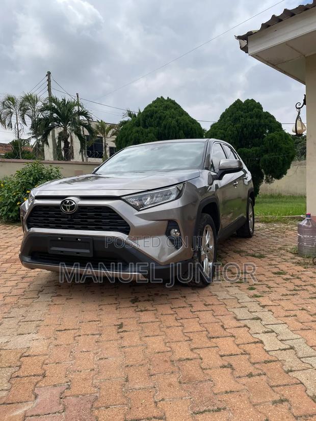 Toyota RAV4 2021 Gray