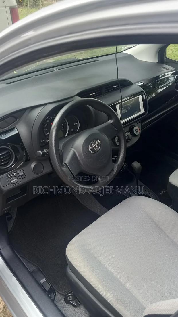 Toyota Vitz 2014 Silver