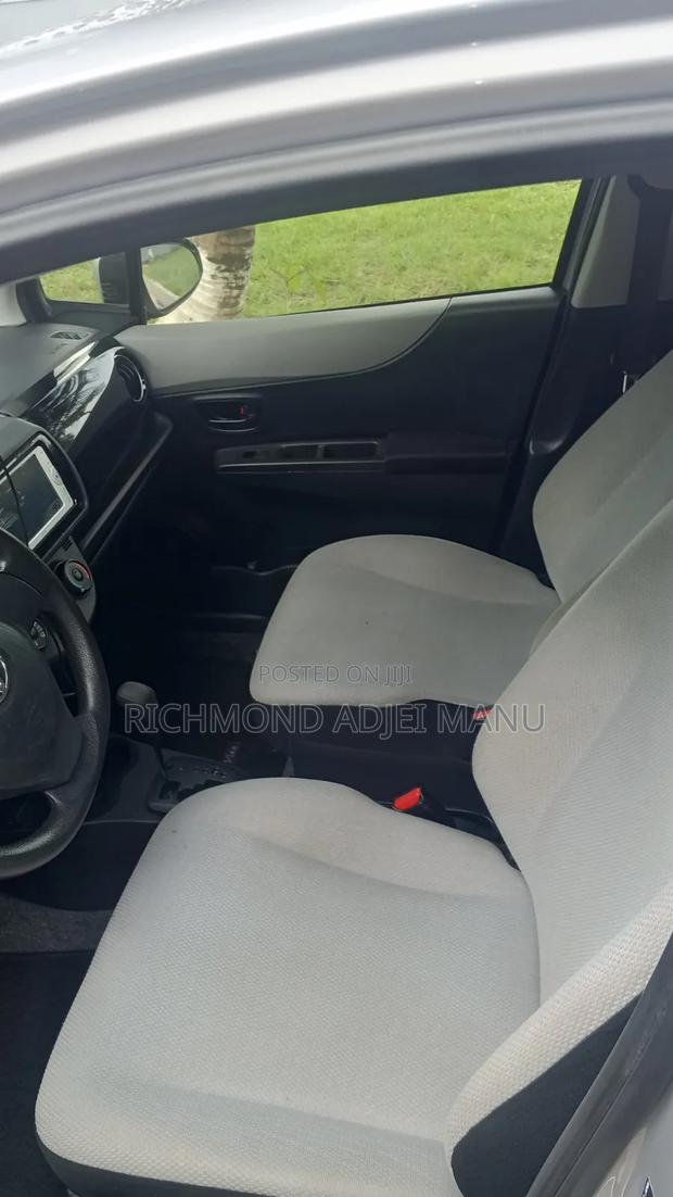 Toyota Vitz 2014 Silver