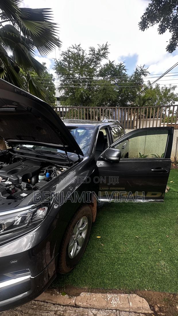 Toyota Land Cruiser Prado 2022 Gray